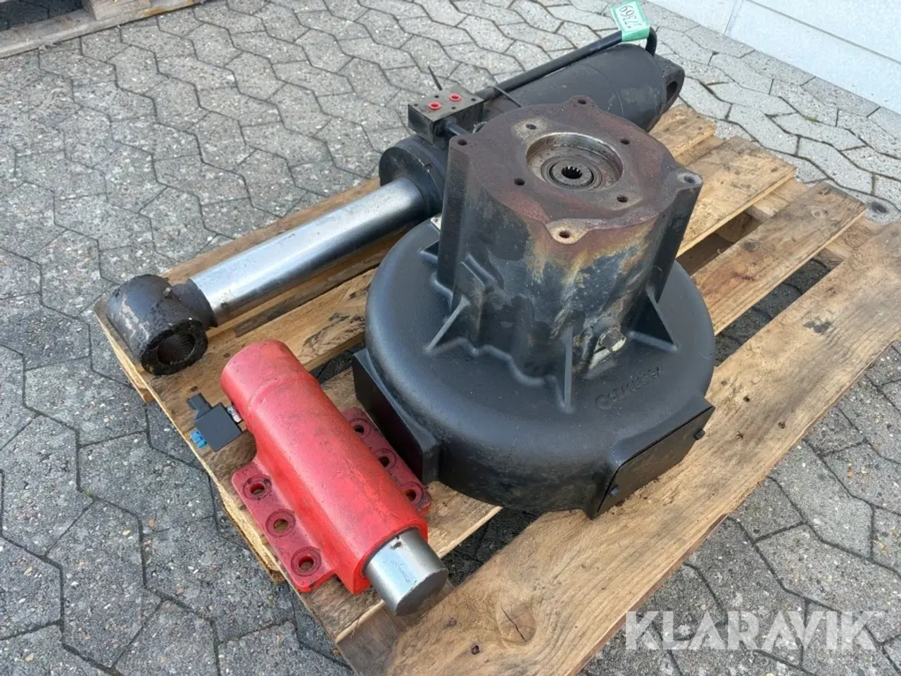 Billede 1 - Dele til manitou - har siddet på en 1637