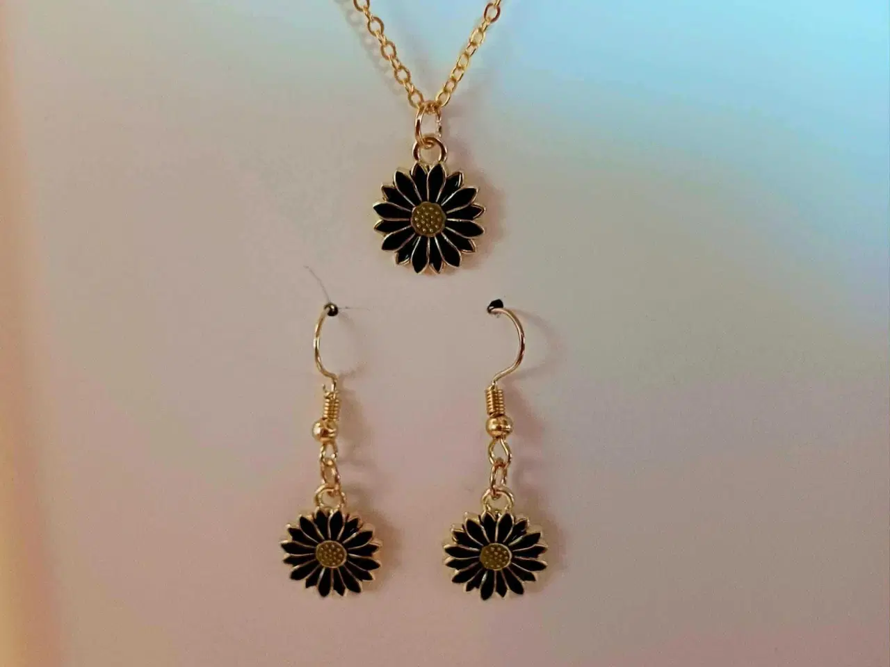 Billede 1 - "Forgyldte Marguerit Smykkesæt"