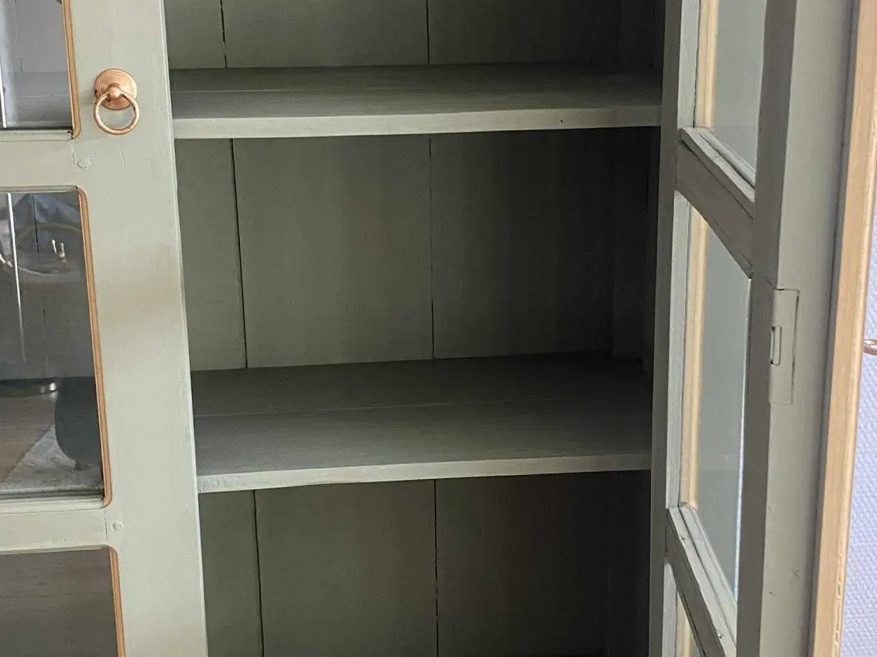 Billede 4 - RESERVERET - Smukt ældre nyistandsat vitrineskab