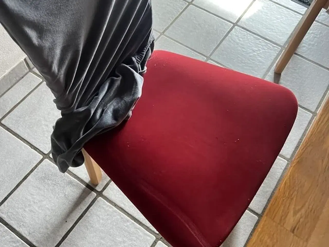 Billede 2 - Spisebord i massiv eg samt 6 spisebordsstole