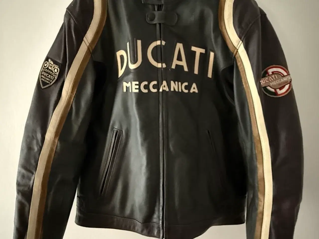 Billede 1 - Dainese Ducati Retro læderjakke (Herre)