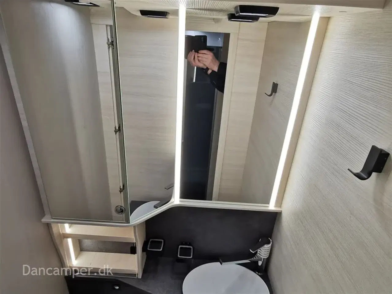 Billede 18 - 2024 - Chausson Titanium 777GA ULTIMATE   KOMISSIONSBIL! Enkeltsenge, lounge, siddegruppe, opredning i siddegruppen. 170HK Aut, markise, solceller mmm