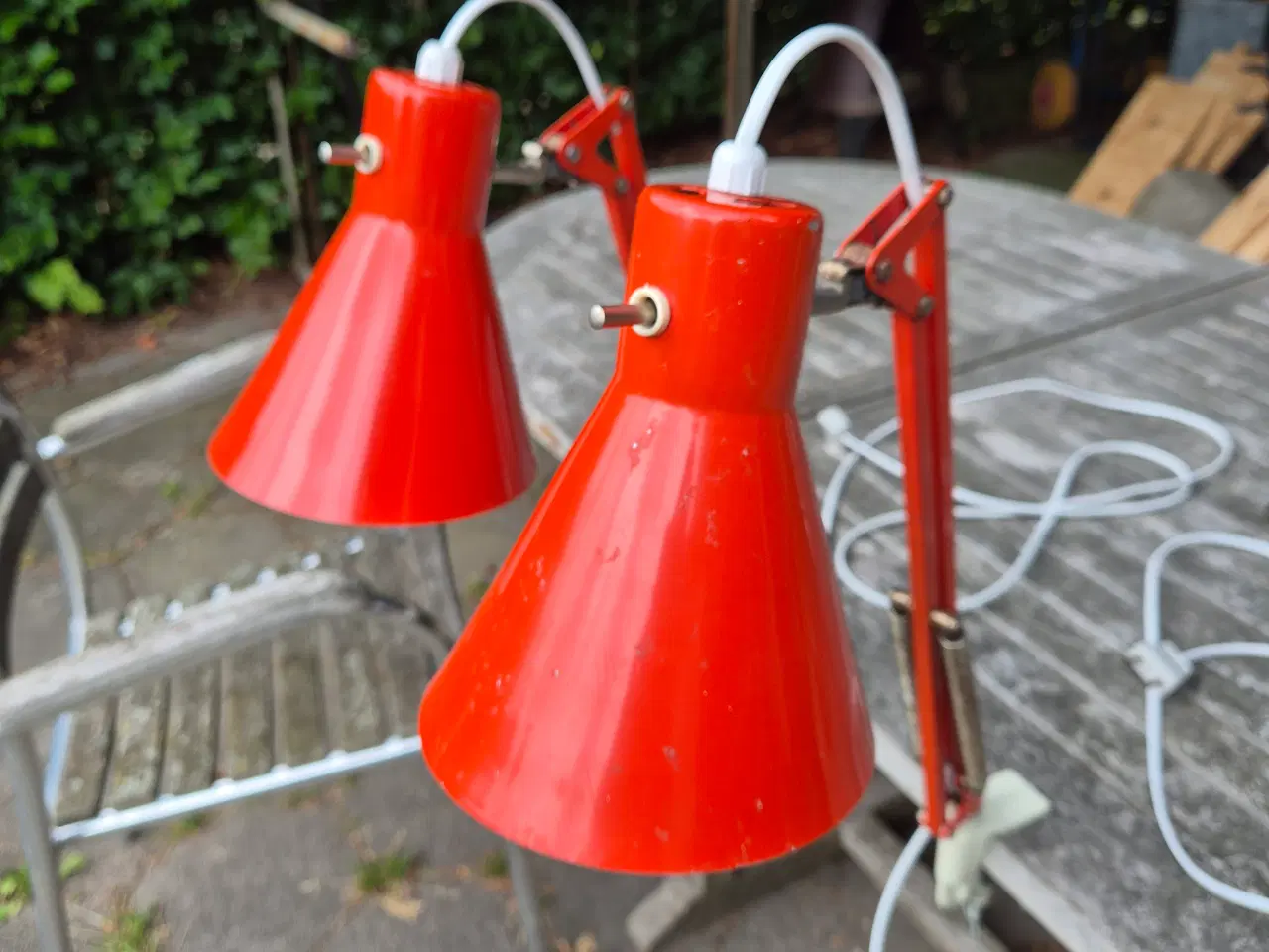 Billede 2 - To røde arkitektlamper med vægbeslag 