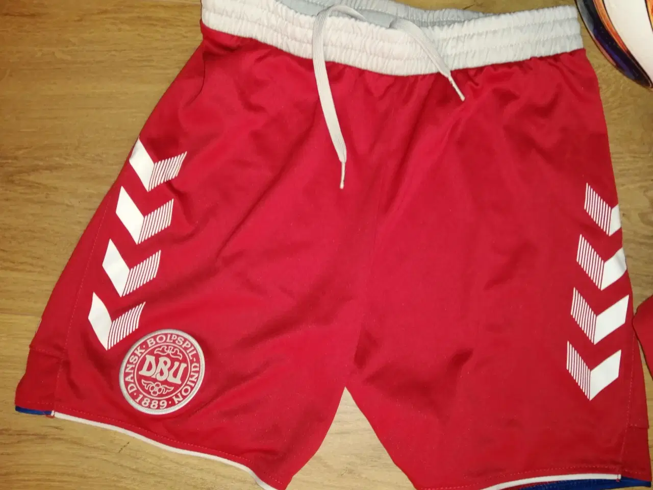 Billede 5 - DANMARK SWEAT, SHORTS STR. 10 ÅR OG ADIDAS FODBOLD