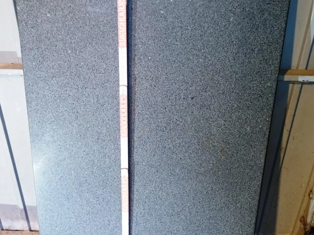 Billede 1 - Sælger 2 plader i grå granit