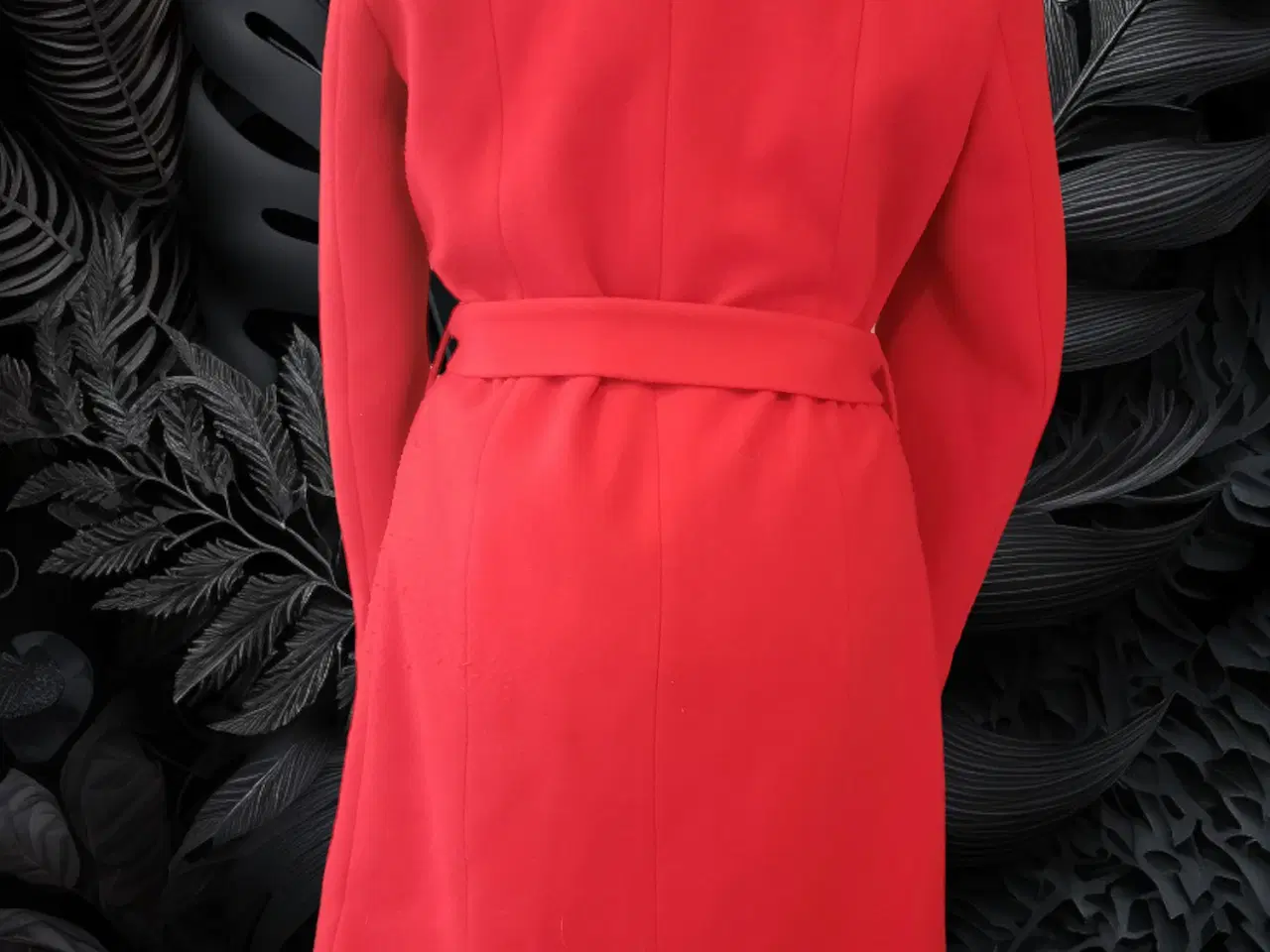 Billede 5 - rød frakke med uld str M