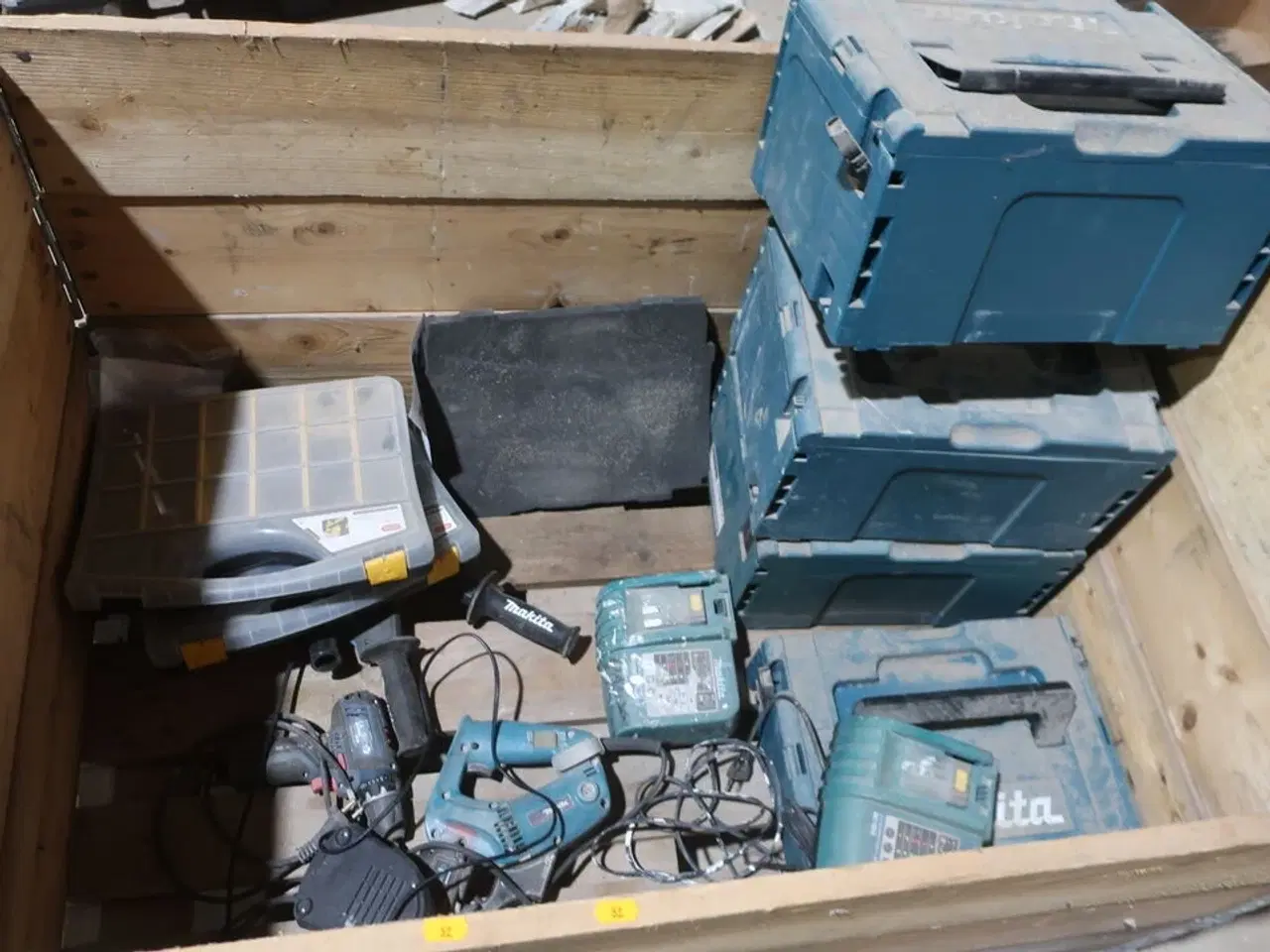 Billede 2 - Palle med div. Håndværktøj MAKITA samt værktøjskasser m.m.