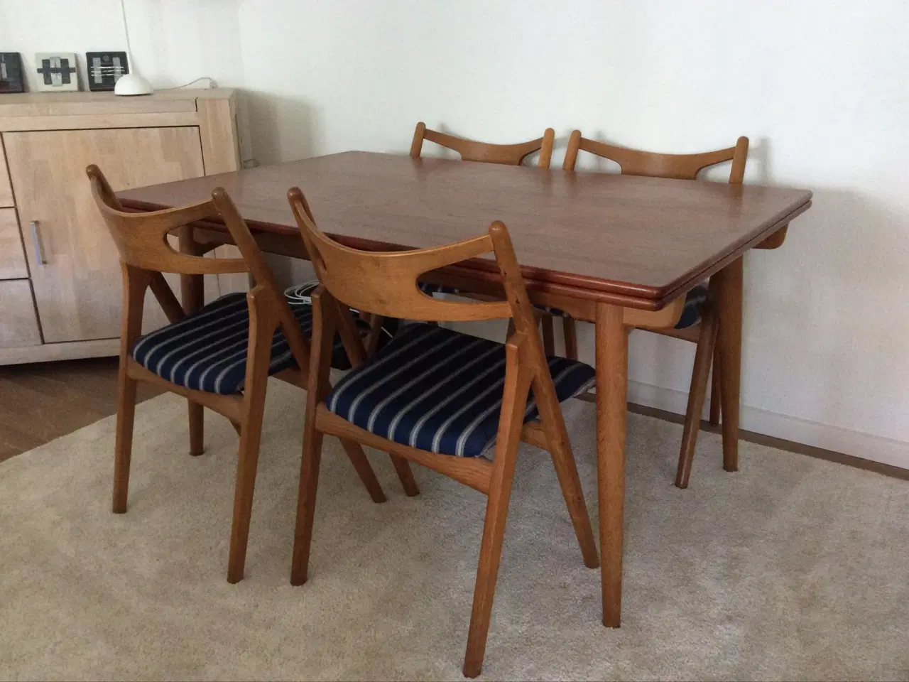 Billede 4 - Særdeles velholdt spisestuesæt Hans J. Wegner