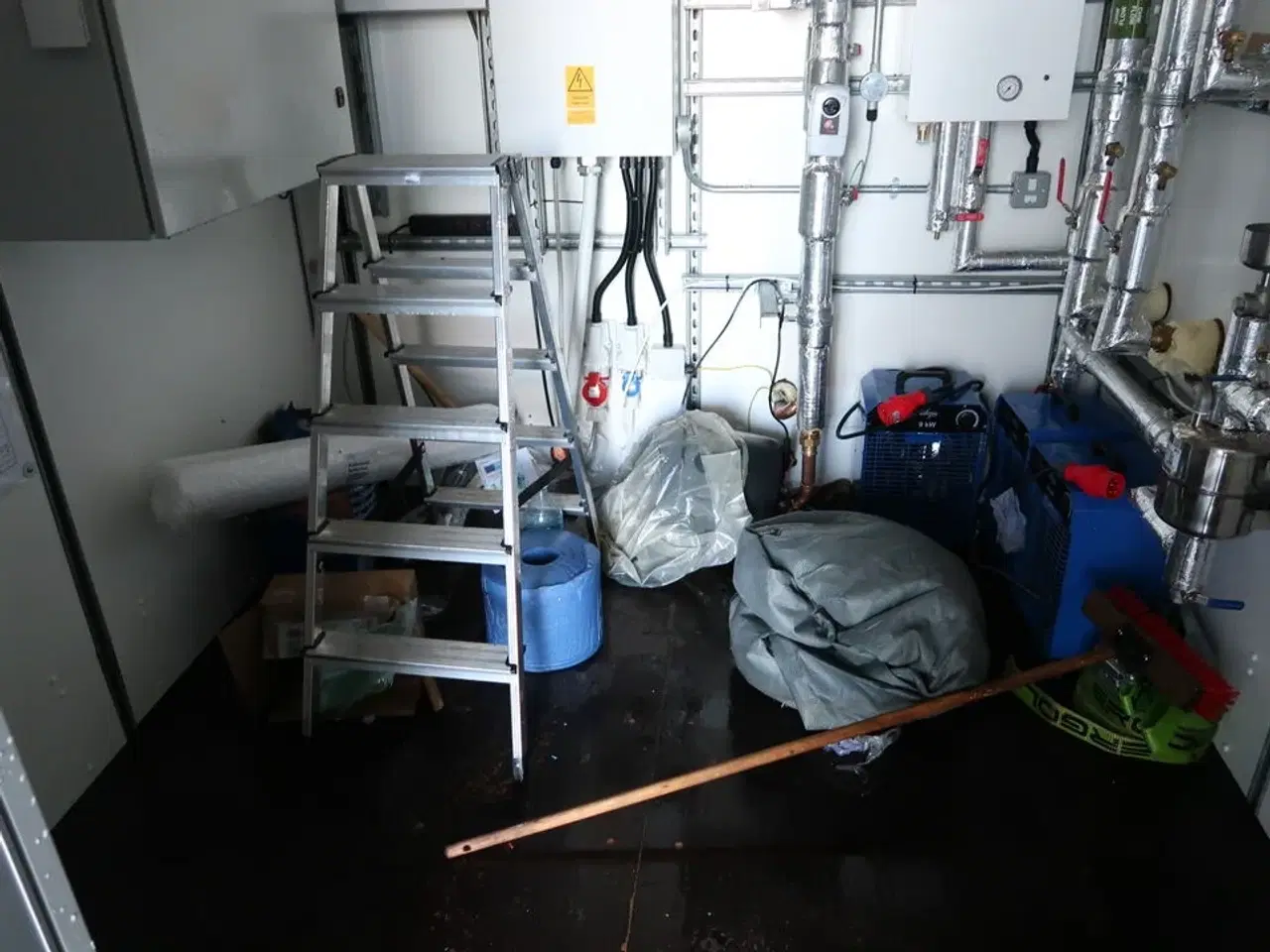 Billede 30 - 20 fods isolering container indrettet som testcenter af overskudsvarme (læs beskrivelse)