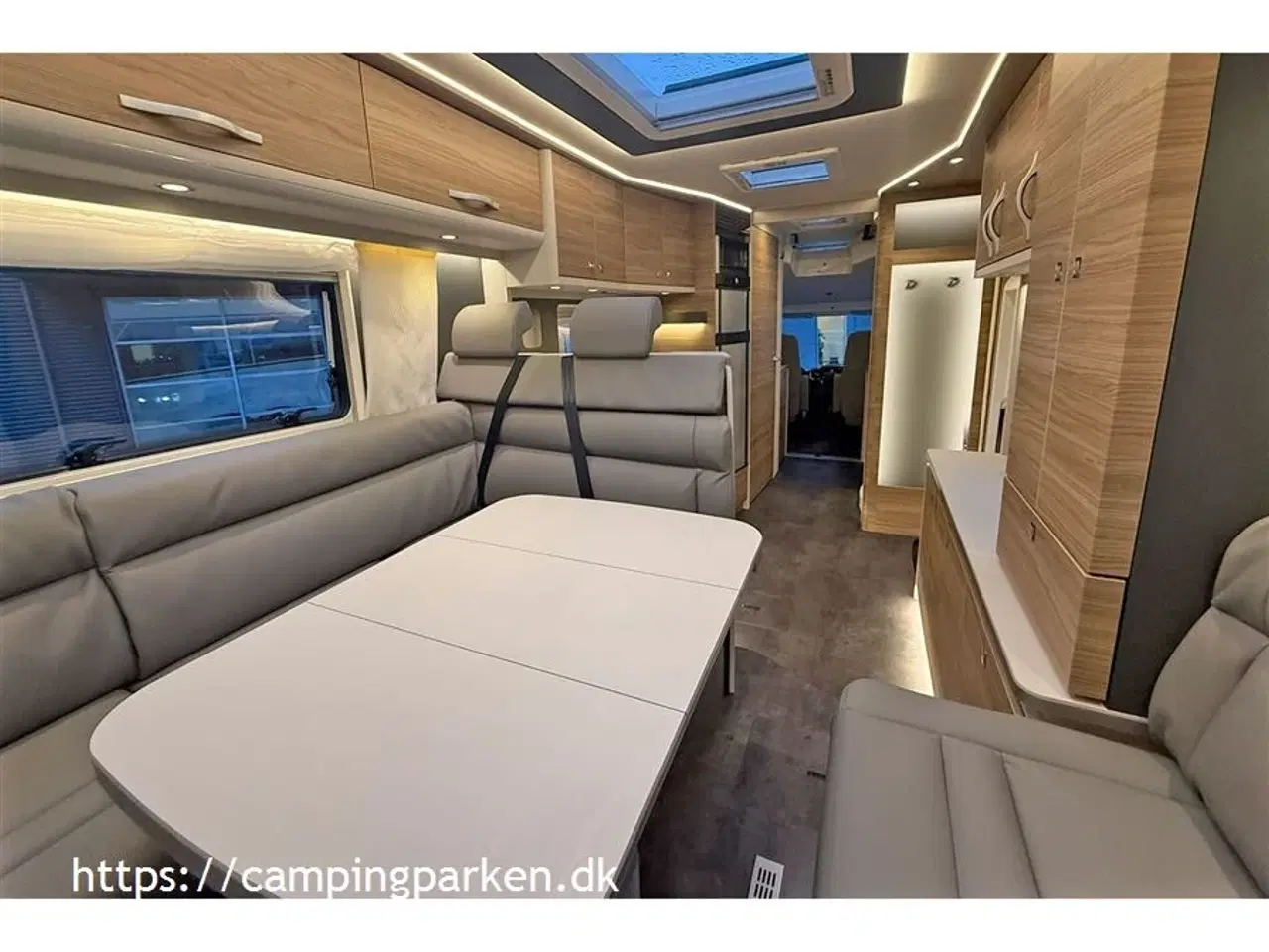 Billede 6 - 2026 - Dethleffs Den ultimative helårsbolig med loungesiddegruppe og gourmetkøkken