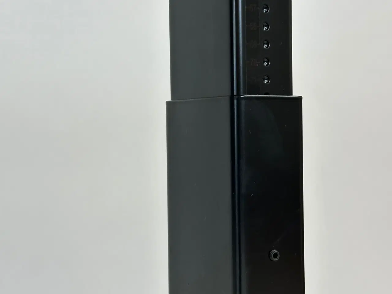 Billede 5 - Bord – Grå med Sort Stel Ø160 cm