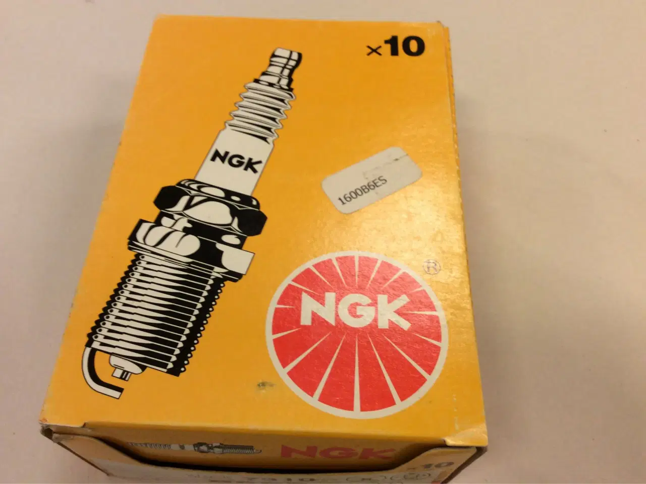 Billede 2 - En kasse nye NGK B6ES tændrør