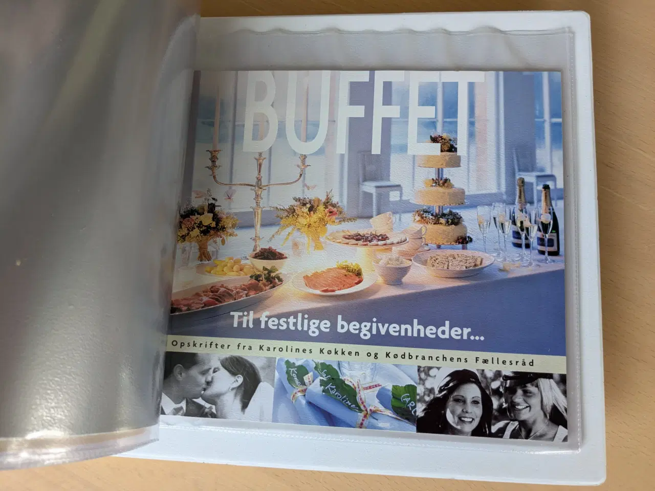 Billede 4 - Flot mappe med Karolines Køkken 9 hæfter + registe