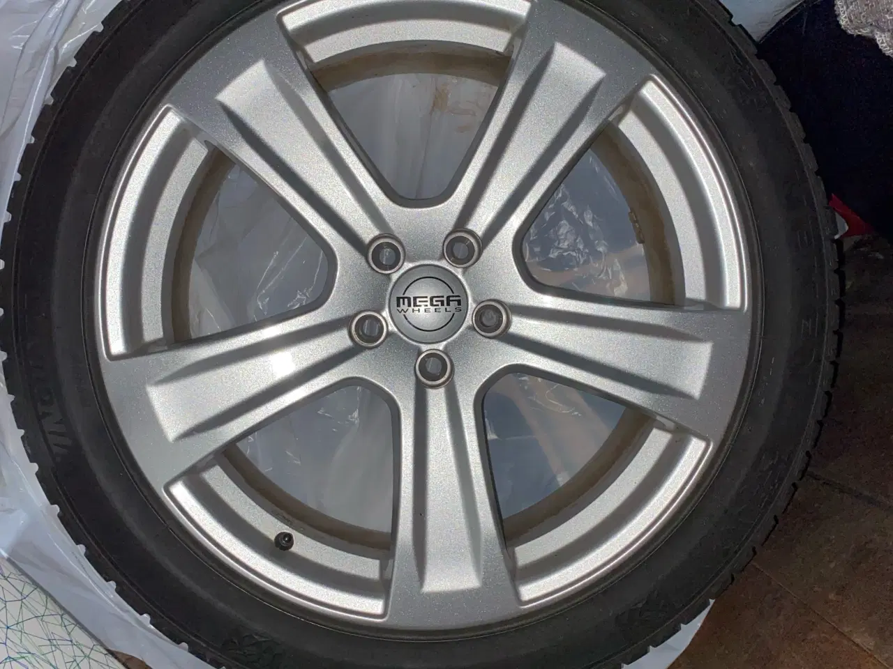 Billede 1 - Polestar 2 vinterdæk på flotte Mega Alufælge 