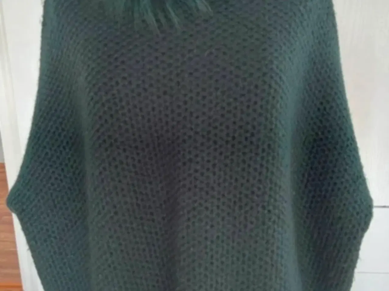 Billede 1 - Poncho med pelskrave. Grøn. Uld. 