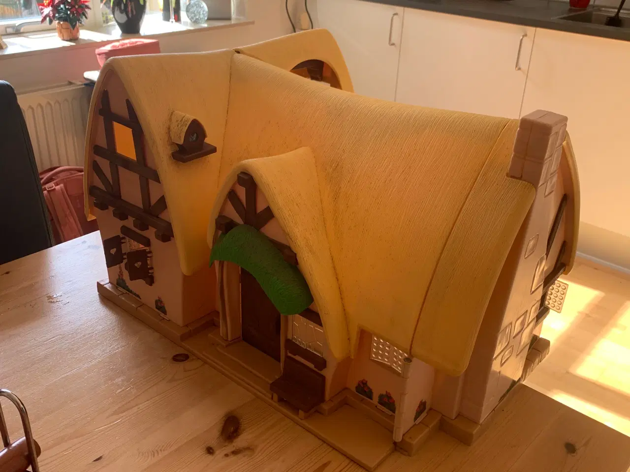 Billede 4 - Disney hus med møbler og figurer