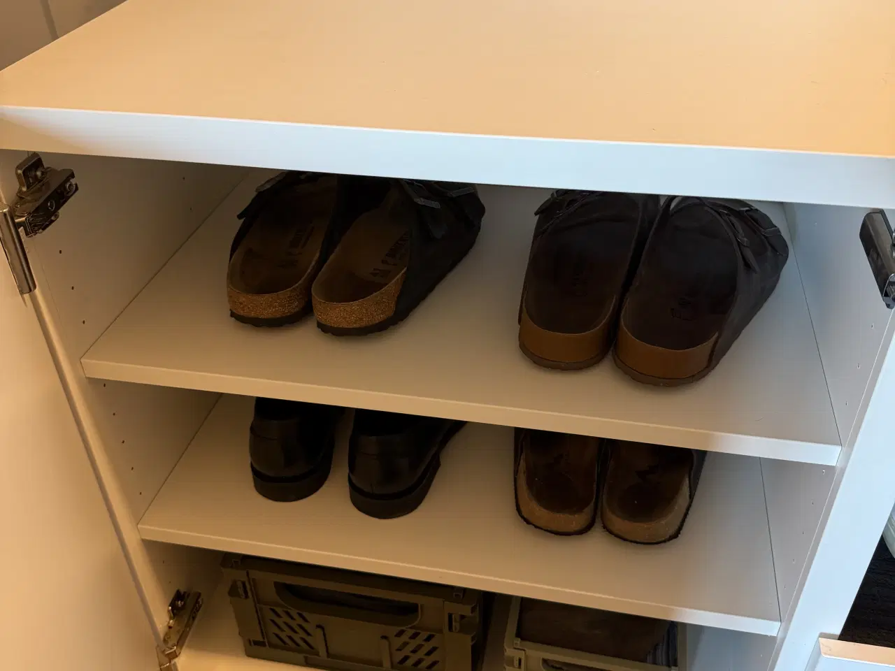 Billede 4 - Skoskab med hylder