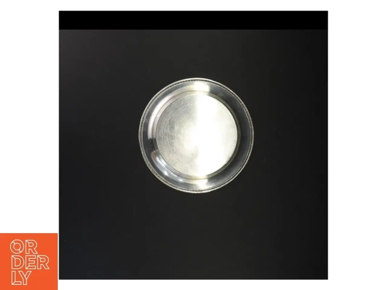 Billede 4 - Sølvfarvet serveringsbakke (str. Diameter 19 cm)