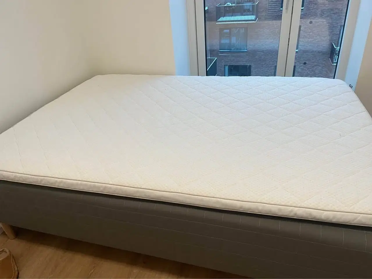 Billede 1 - Boxmadras seng SKOTTERUD 140x200 