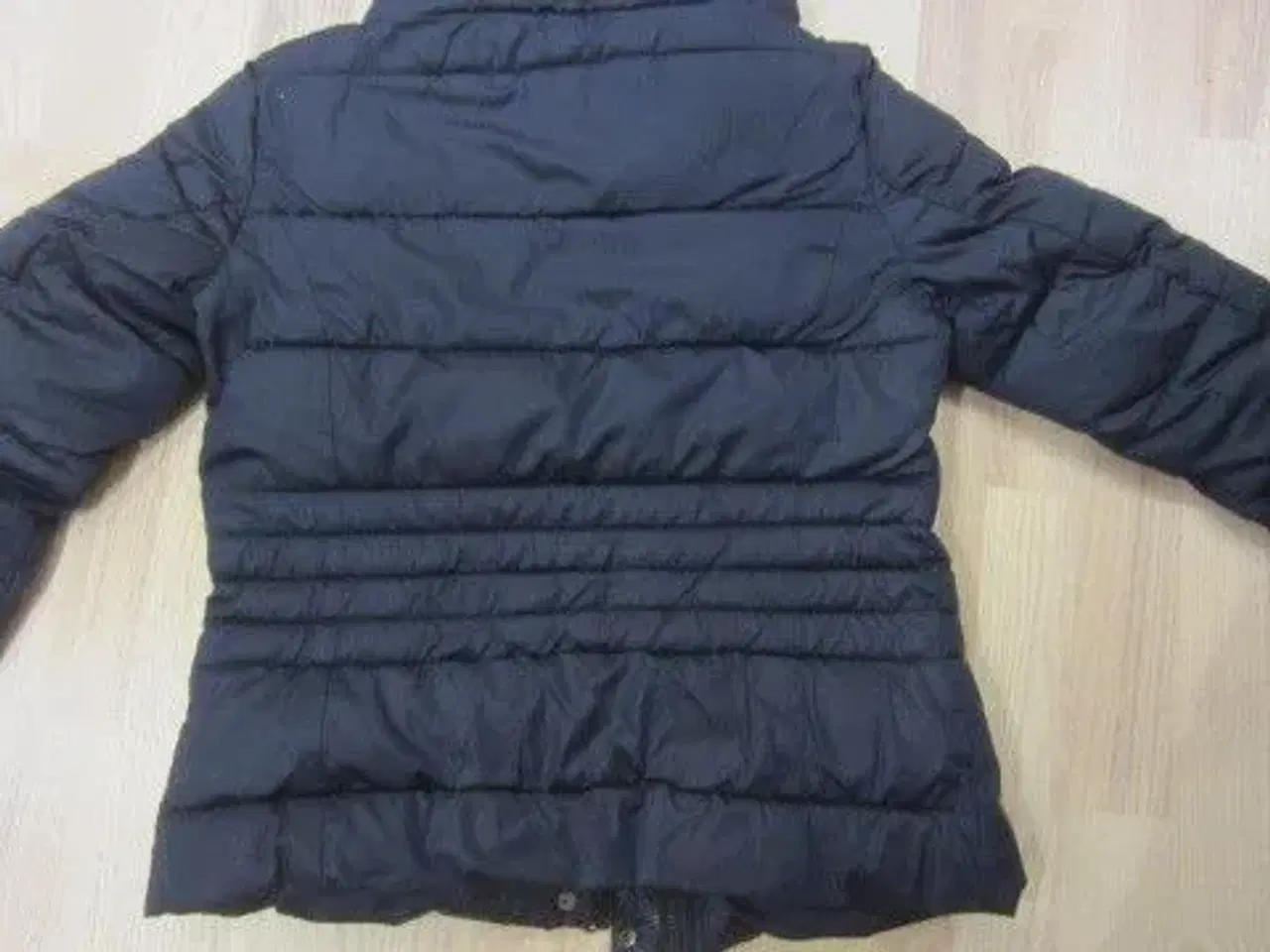 Billede 5 - Str. M, mørkeblå varm jakke fra MANGO