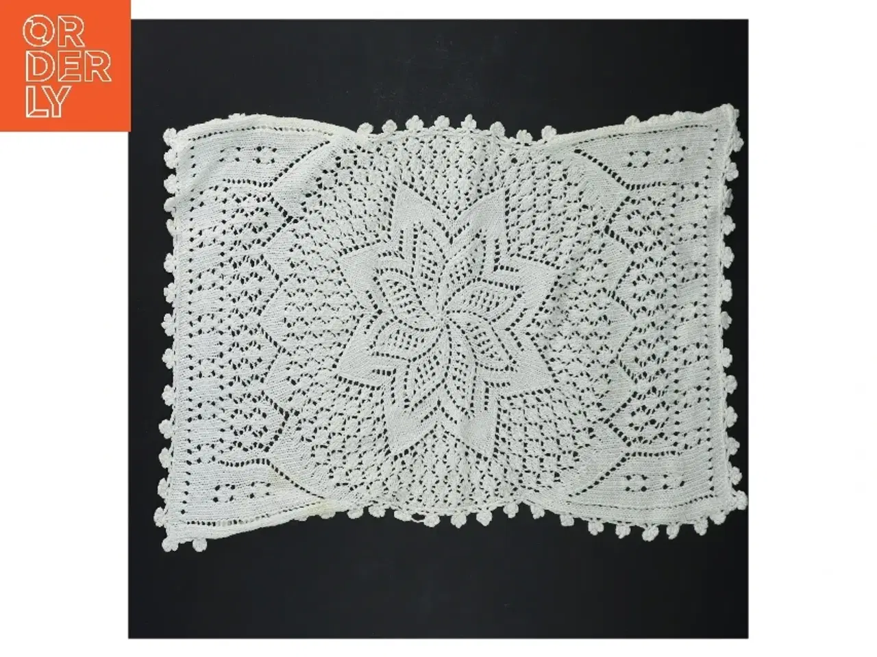 Billede 3 - Hæklet pyntedug (str. 37x24 cm)