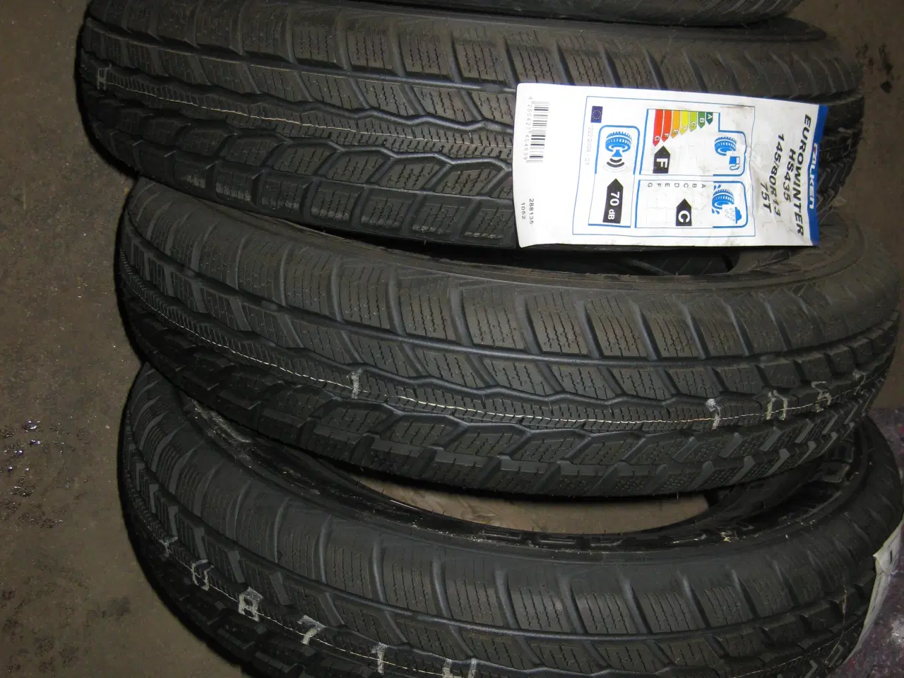 Billede 1 - dæk 145/70 r 13 -4 stk