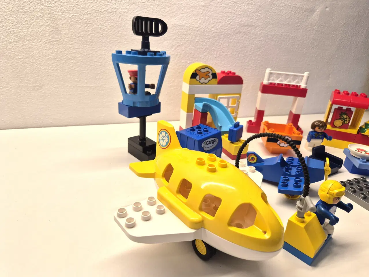 Billede 2 - Duplo Lufthavn med Fly, Mennesker, Bygningsdele 