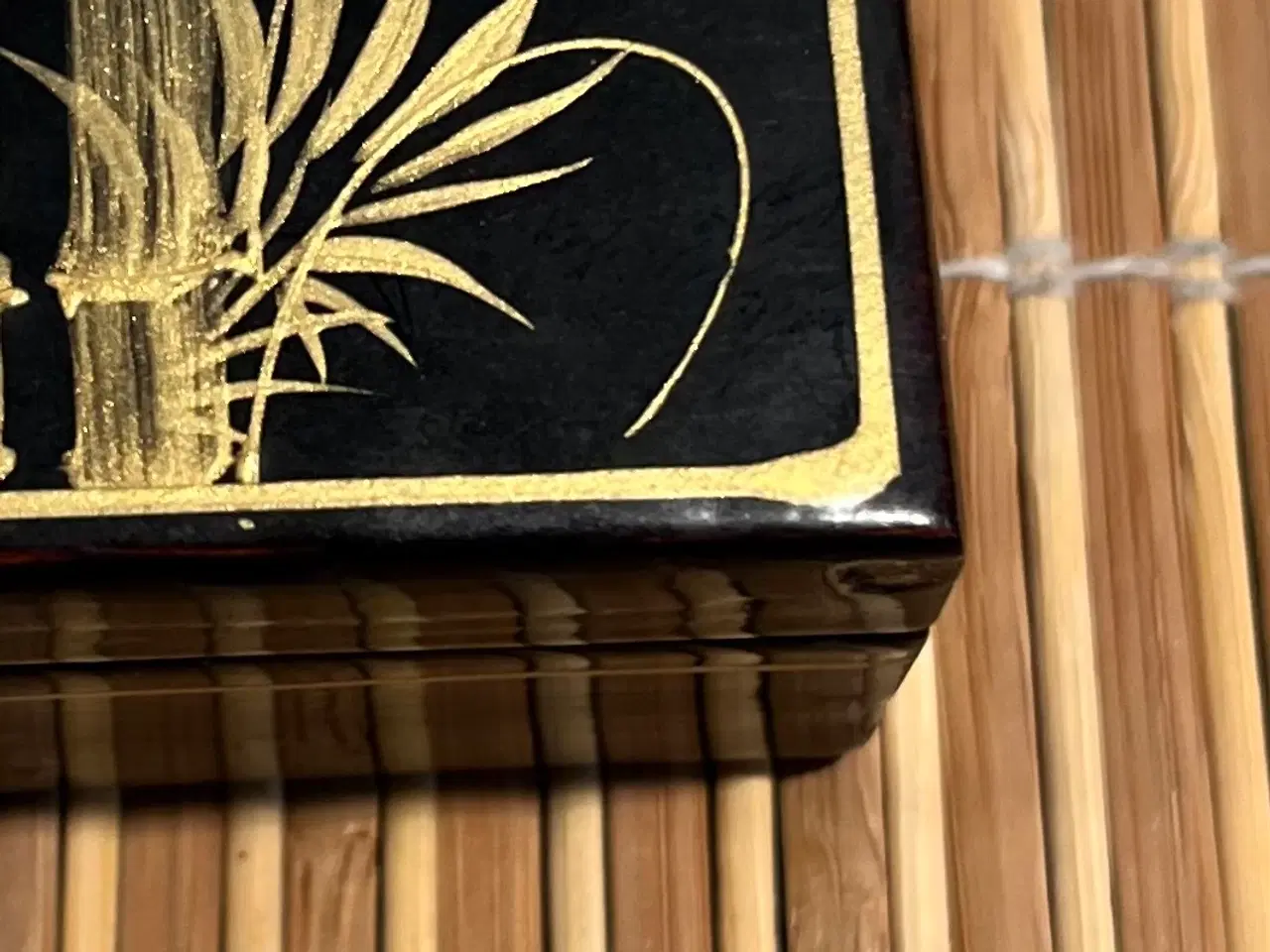 Billede 2 - Lille Antik Japansk Lak-æske med Guld-bambus