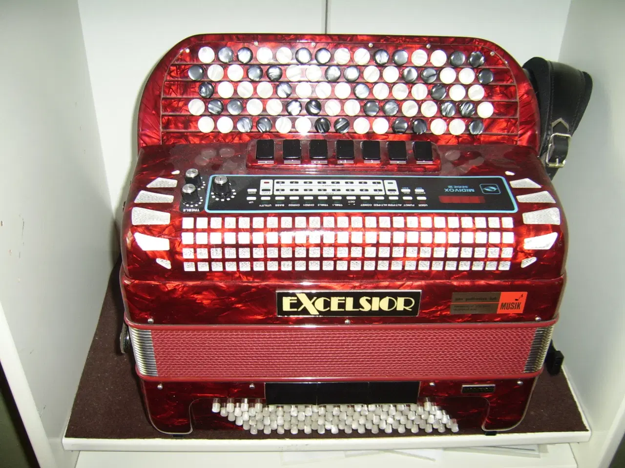 Billede 1 - Excelsior midi og indbyggede mikrofoner