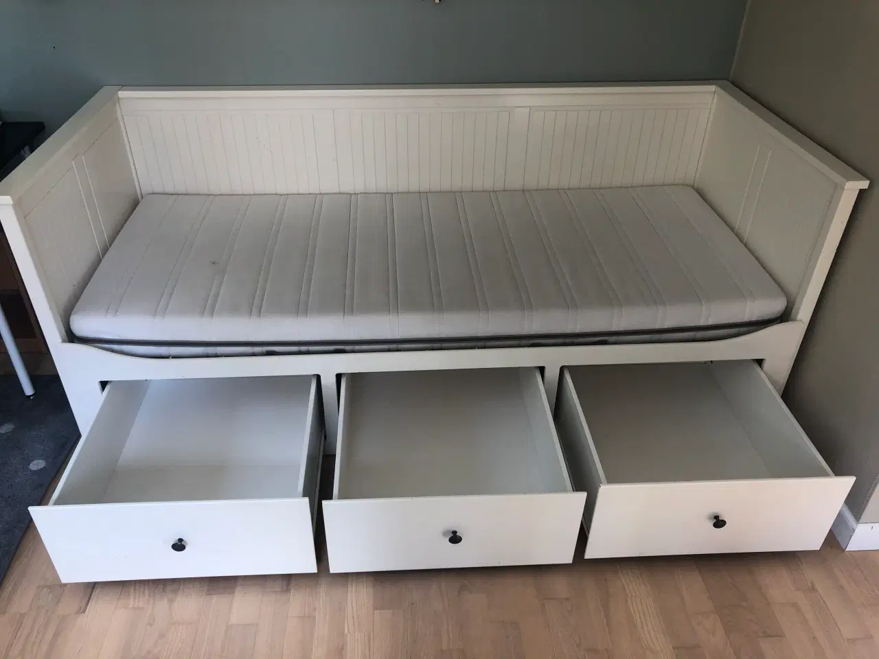 Billede 3 - Hemnes Sovesofa hvid med 3 skuffer/2 madrasser.