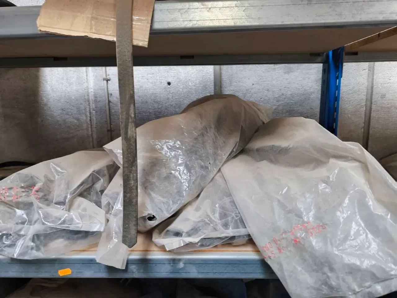 Billede 17 - Indhold på reoler