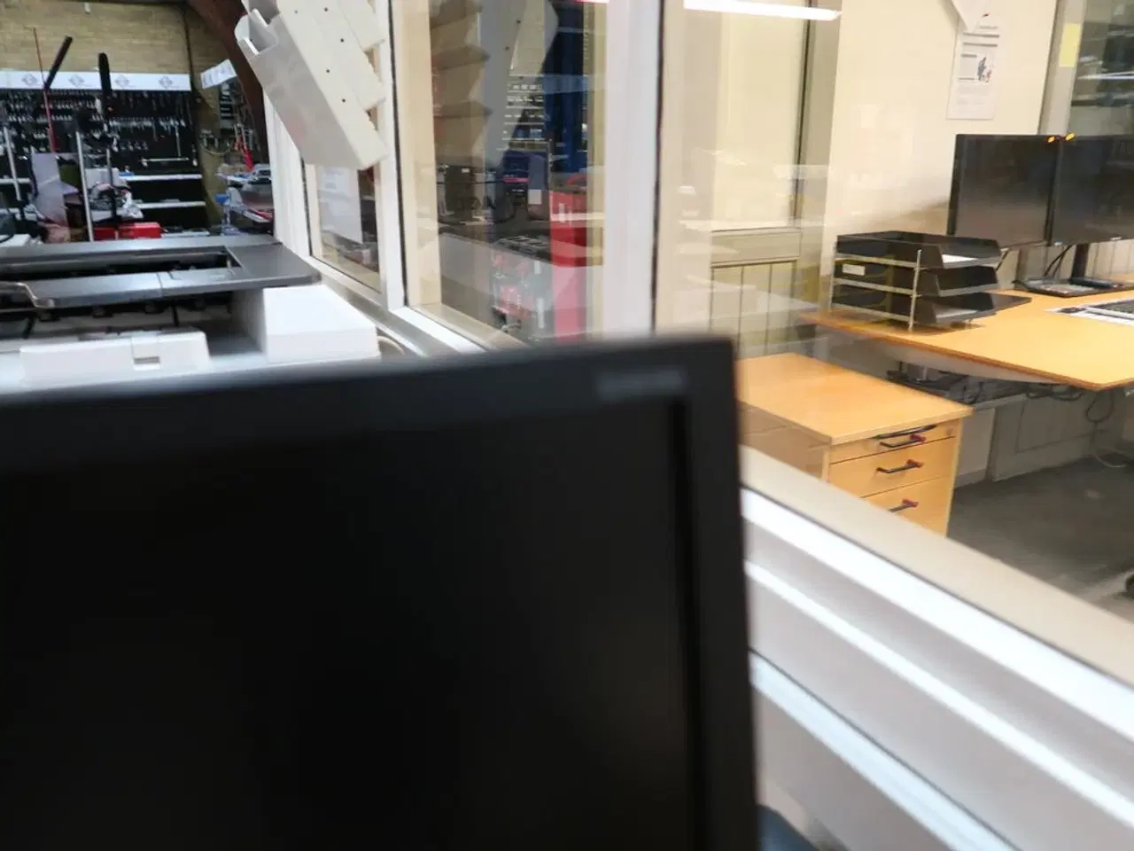 Billede 4 - 2 stk. computerskærme SAMSUNG, bonprinter, tastatur, mus, computer, headset