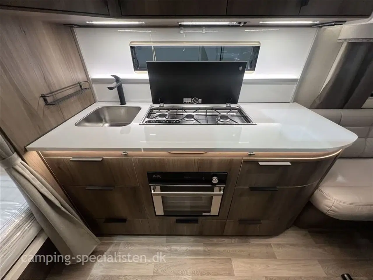 Billede 10 - 2026 - Kabe Smaragd 520 XL KS Premium Line   Kabe Smaragd 520 XL KS PREMIUM LINE 2026  - kan ses nu hos Camping-Specialisten i Silkeborg