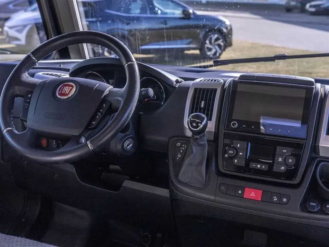 Billede 6 - 2021 - Carado I 338 Aut.   Topudstyret Helintegreret Carado med automatgear