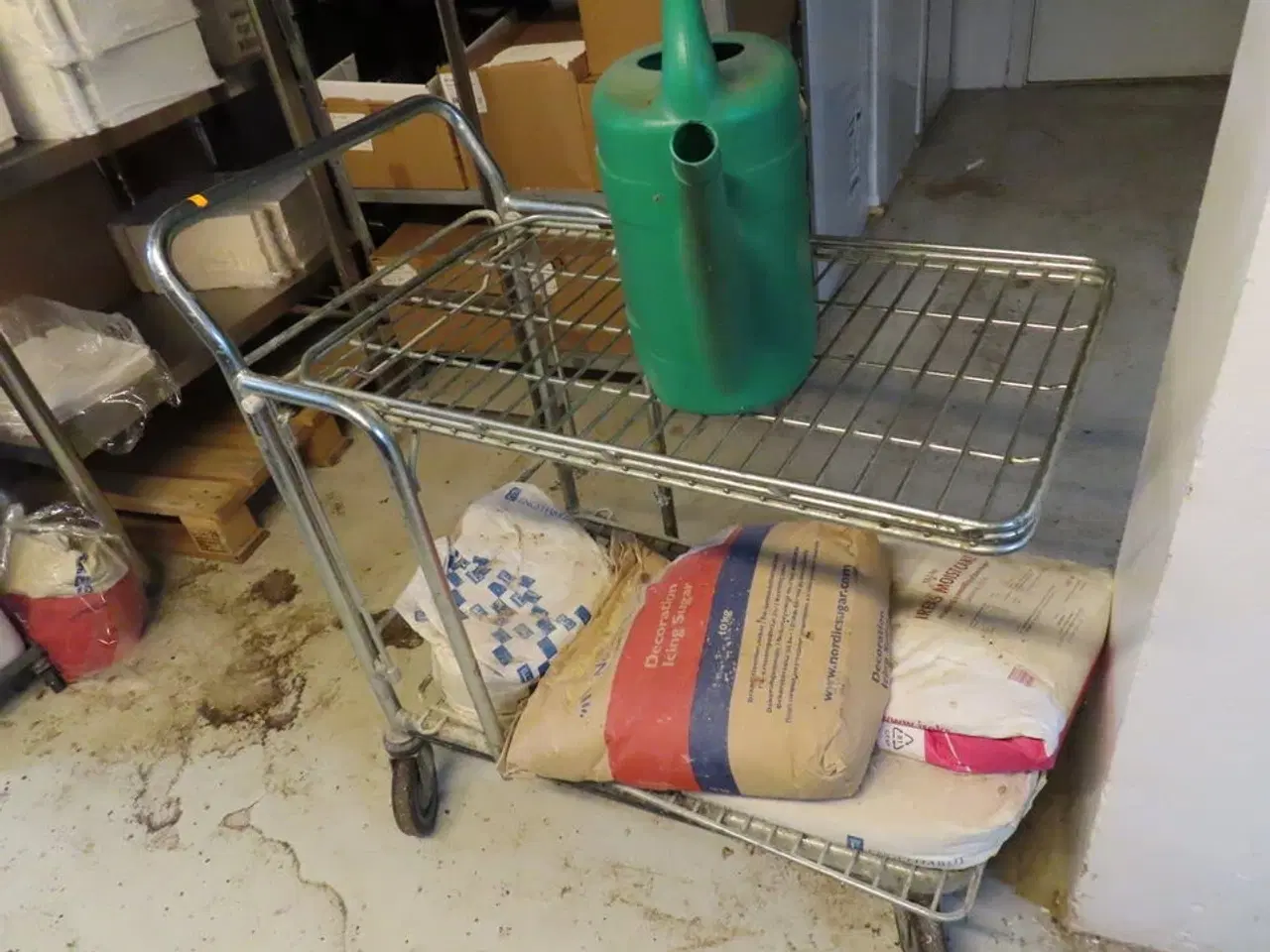 Billede 2 - Vogn med indhold