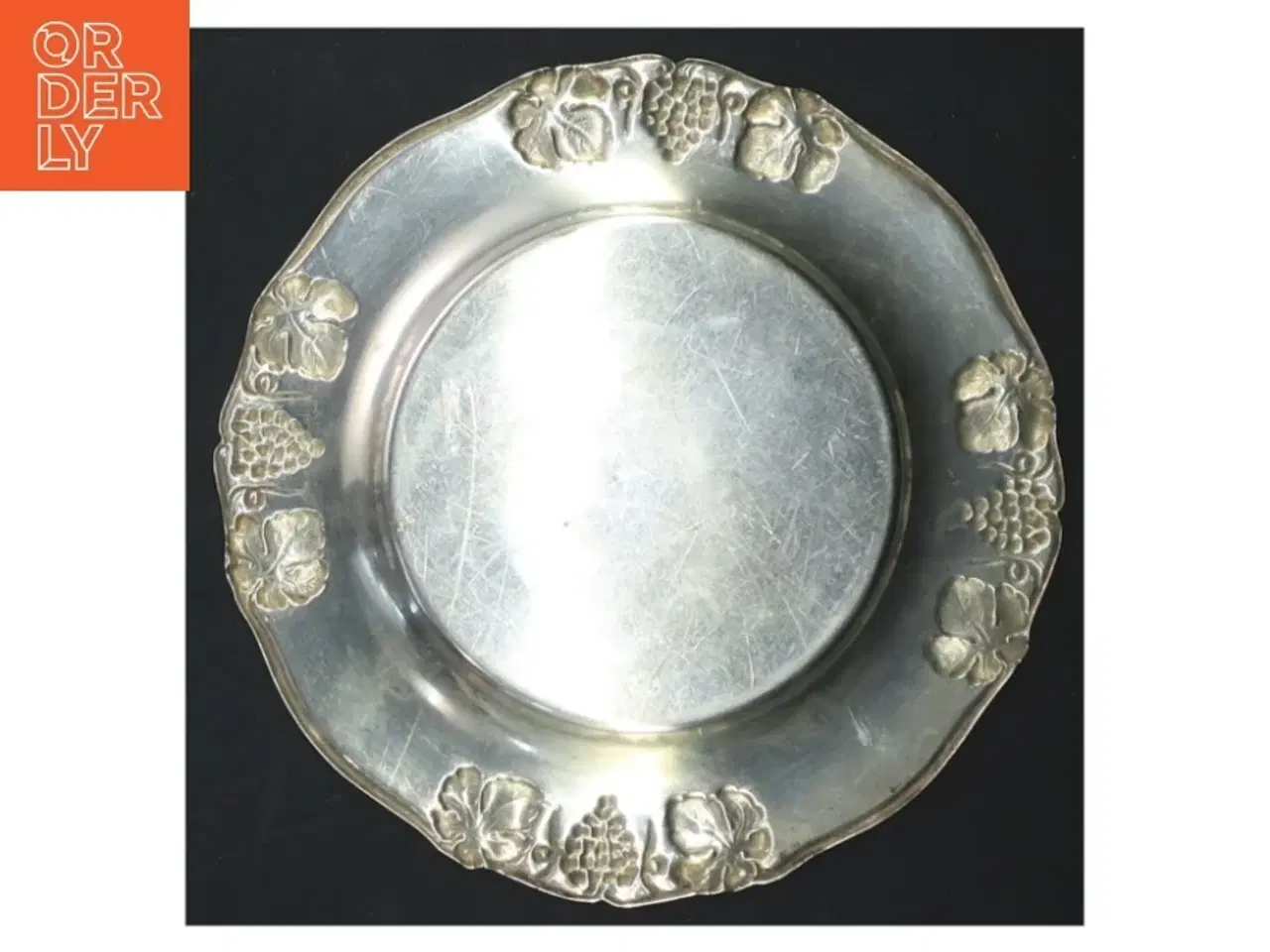 Billede 2 - Dekorativ tallerken med druemotiver (str. Ø 13 cm)