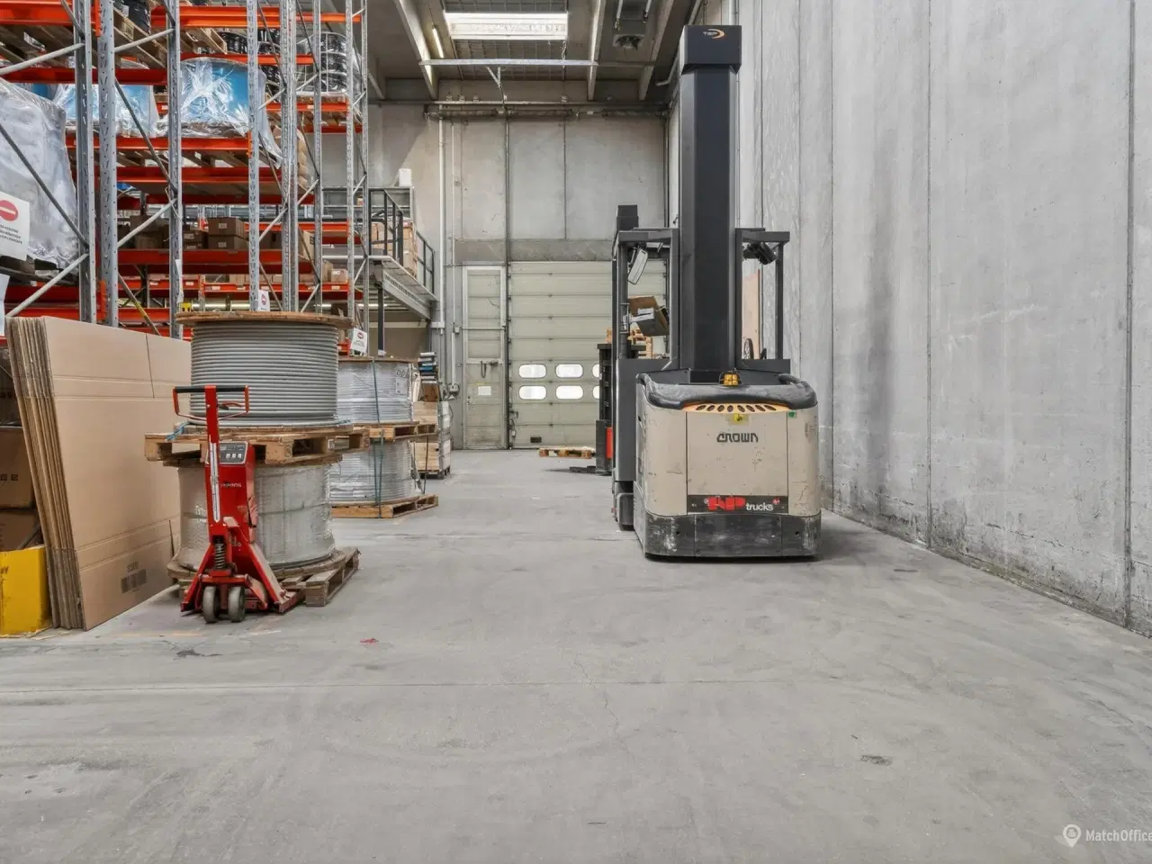 Billede 9 - Velbeliggende lagerlejemål med tilhørende kontorlokaler der giver mulighed for at indrette lejemålet efter behov.