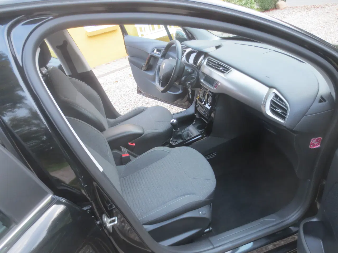 Billede 14 - Citroen C 3 1.2 i 82 Hk År 2016. Nysynet.