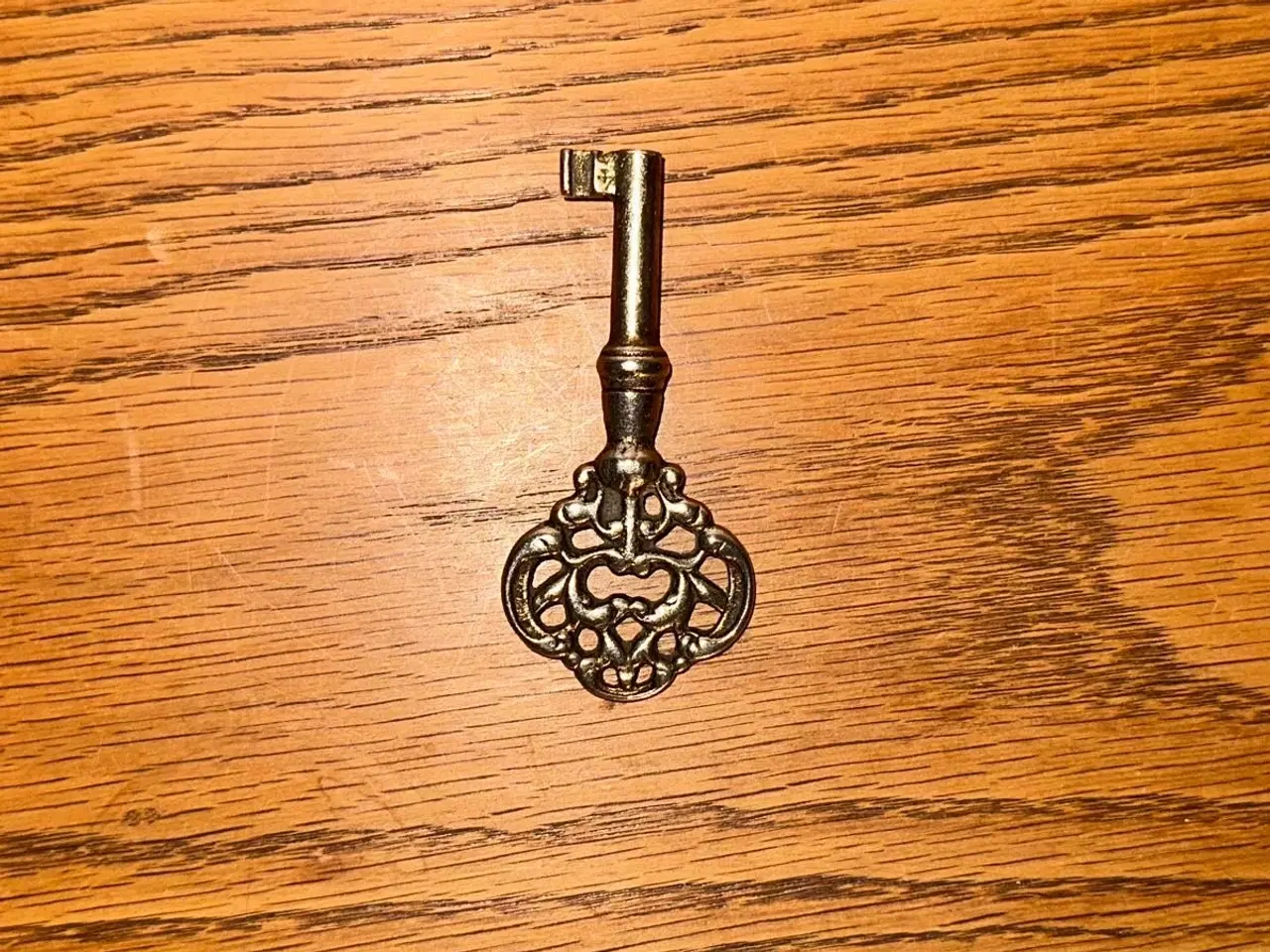 Billede 8 - Skrivekommode i lyst træ