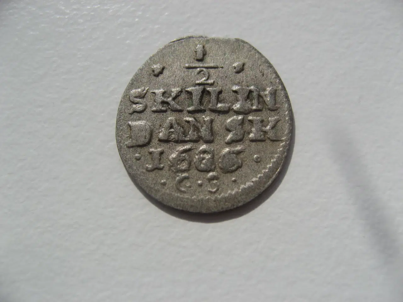 Billede 1 - Særdeles flot 1/2 Skilling sølv 1686. Chr.D.V