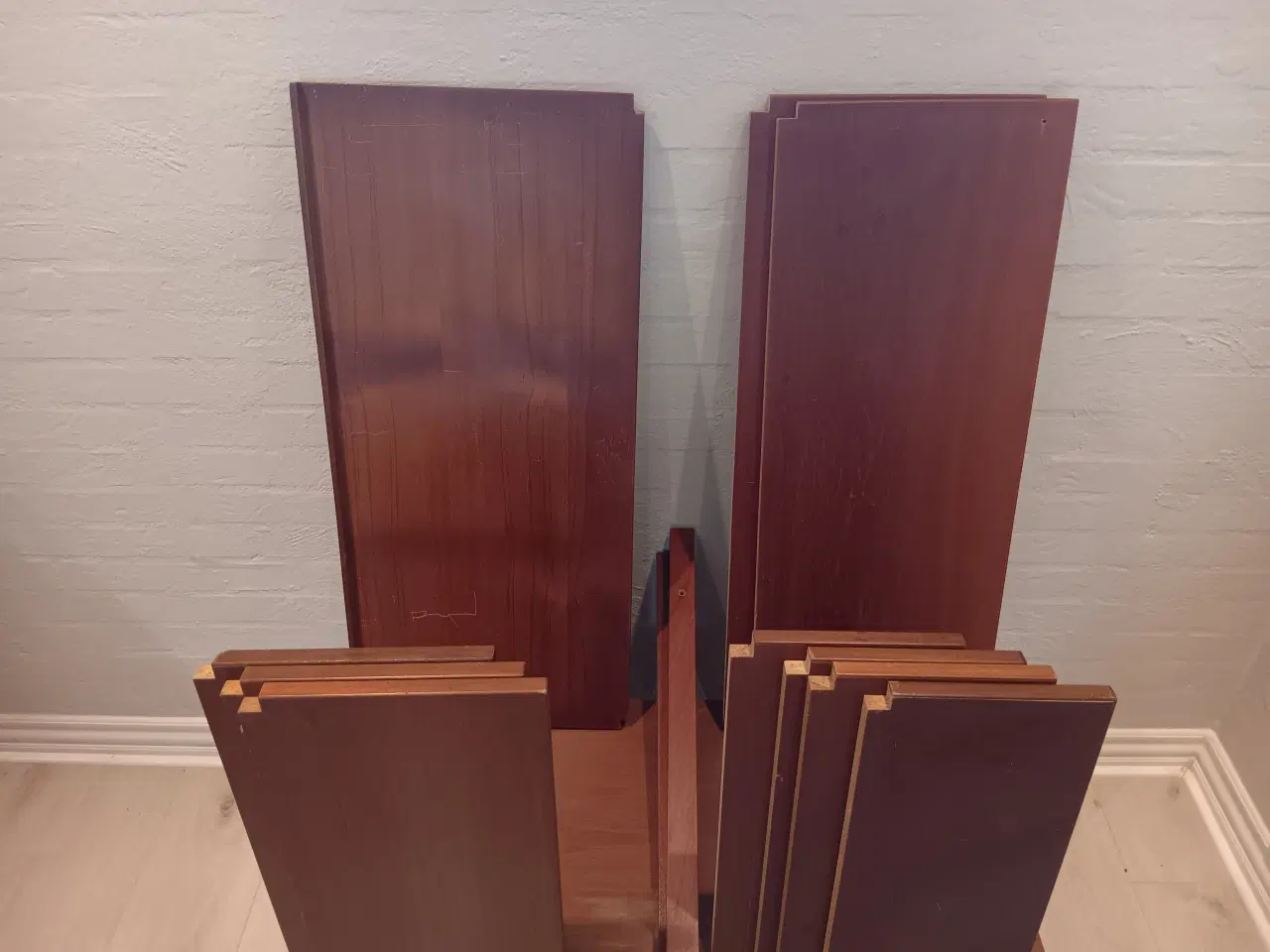 Billede 2 - Teak reolsystem m. ni hylder, et skab og en bladhy