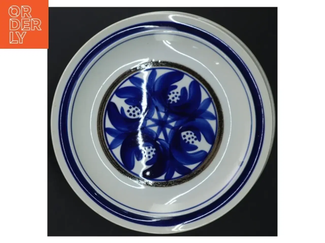 Billede 2 - Blå og hvide håndmalede tallerkener "blue almue"  fra Yamato (str. 7 styk. ø. 24 cm)