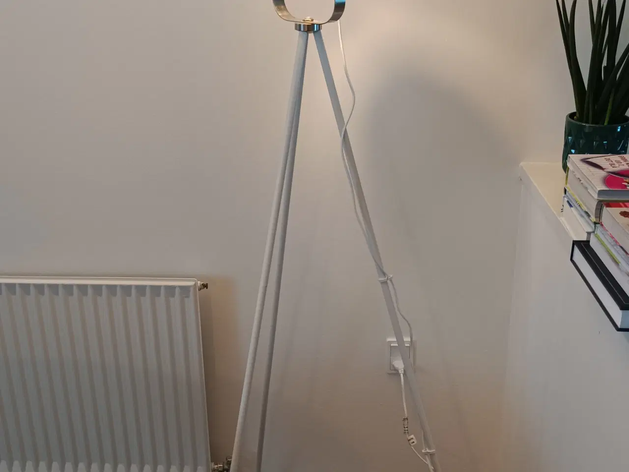 Billede 1 - Gulvlamper Nordlux 2 stk., model Largo, hvid lak
