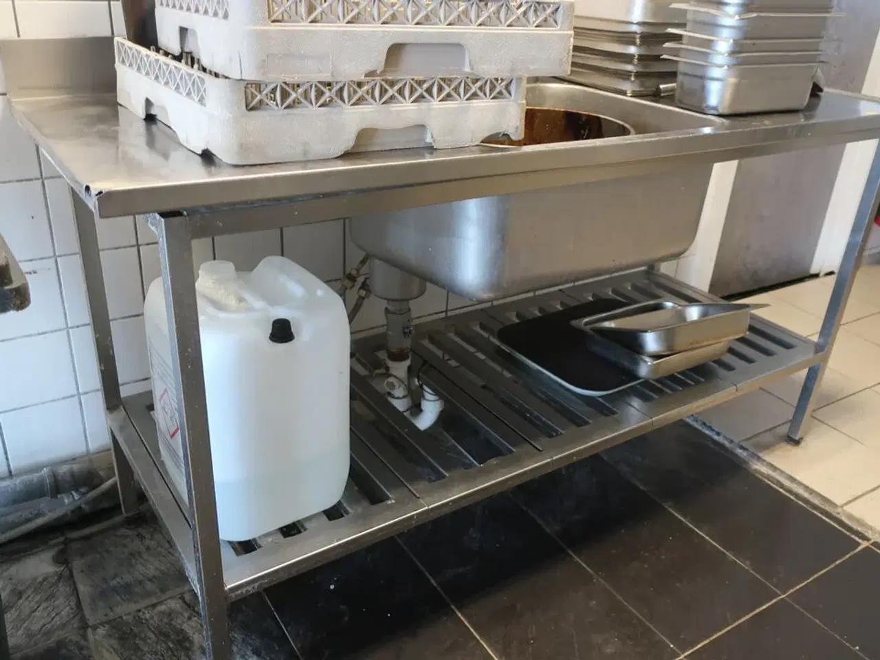 Billede 3 - Vaskebord med armatur