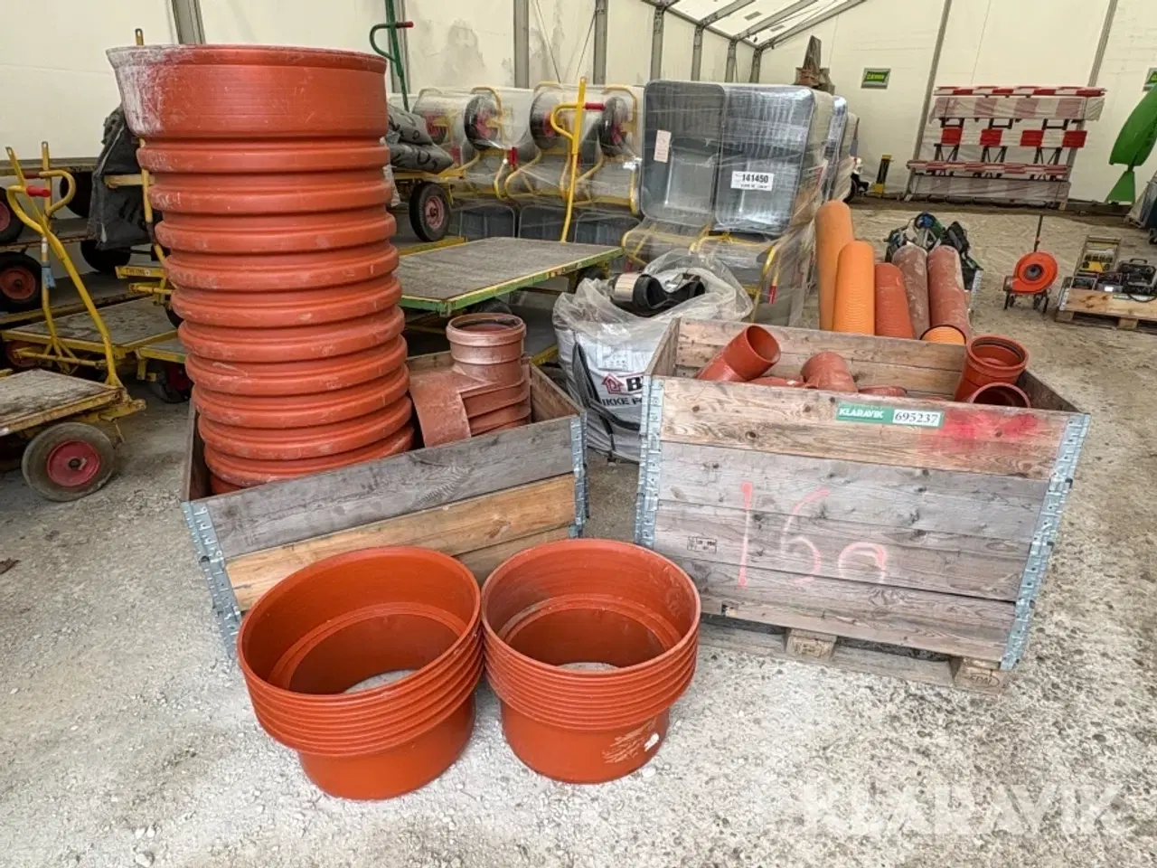 Billede 1 - Assorterede rør og fittings Wavin - 4 paller