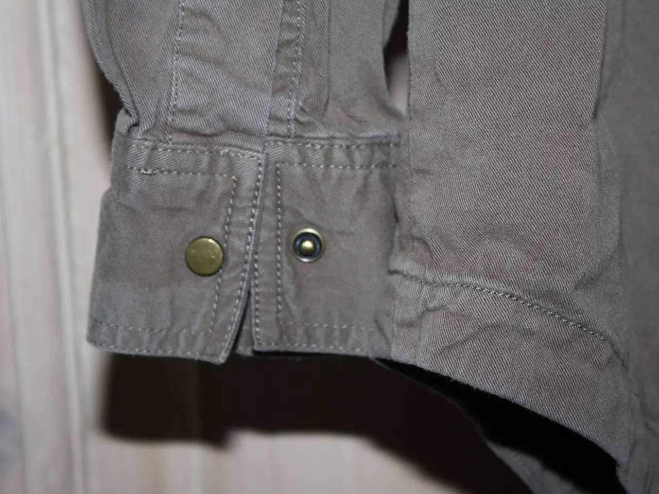 Billede 5 - Skjorte Only str. 38 olivengrøn