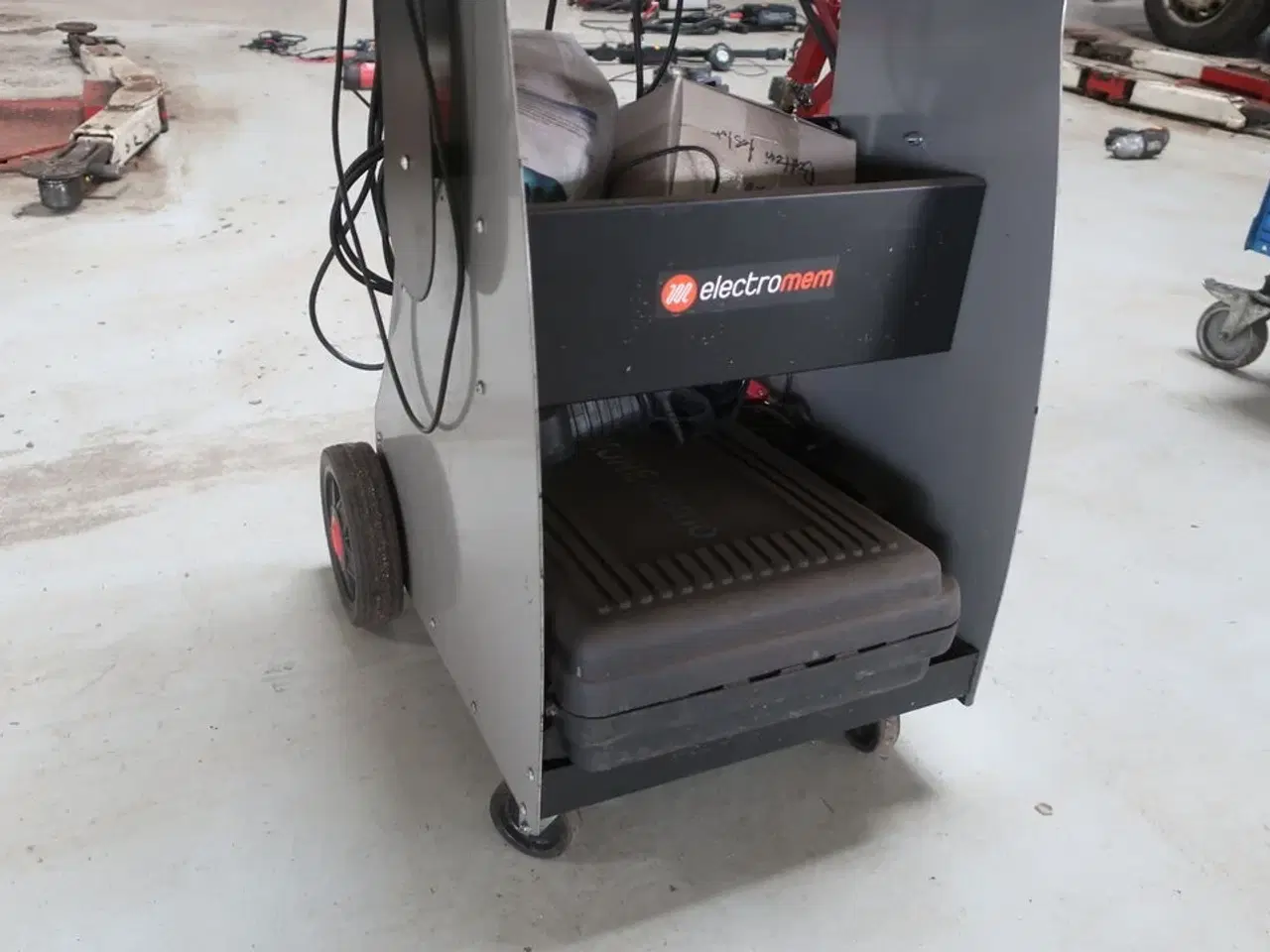 Billede 7 - Batteritester samt diagnosetester på vogn