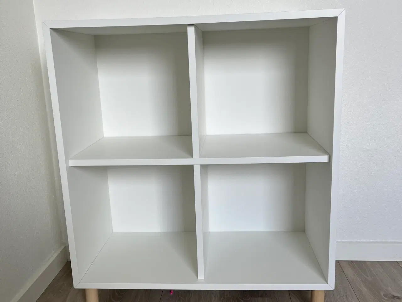 Billede 1 - Ikea reol på træ ben