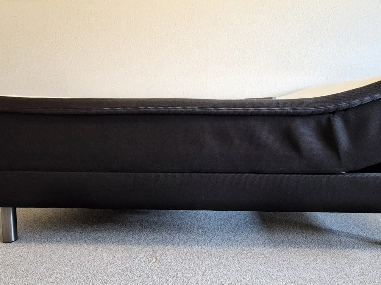 Billede 4 - Elevationsseng Dunlopillo sort.