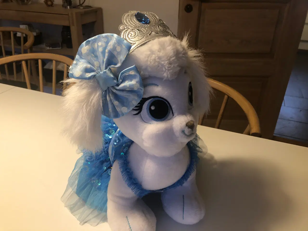 Billede 9 - Flot BuildABear bamse i hvid med blåt tøj